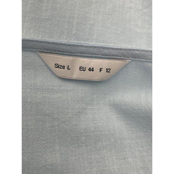 Light Blue Floral with Button Detail Blouse Size L - Picture 5 of 5